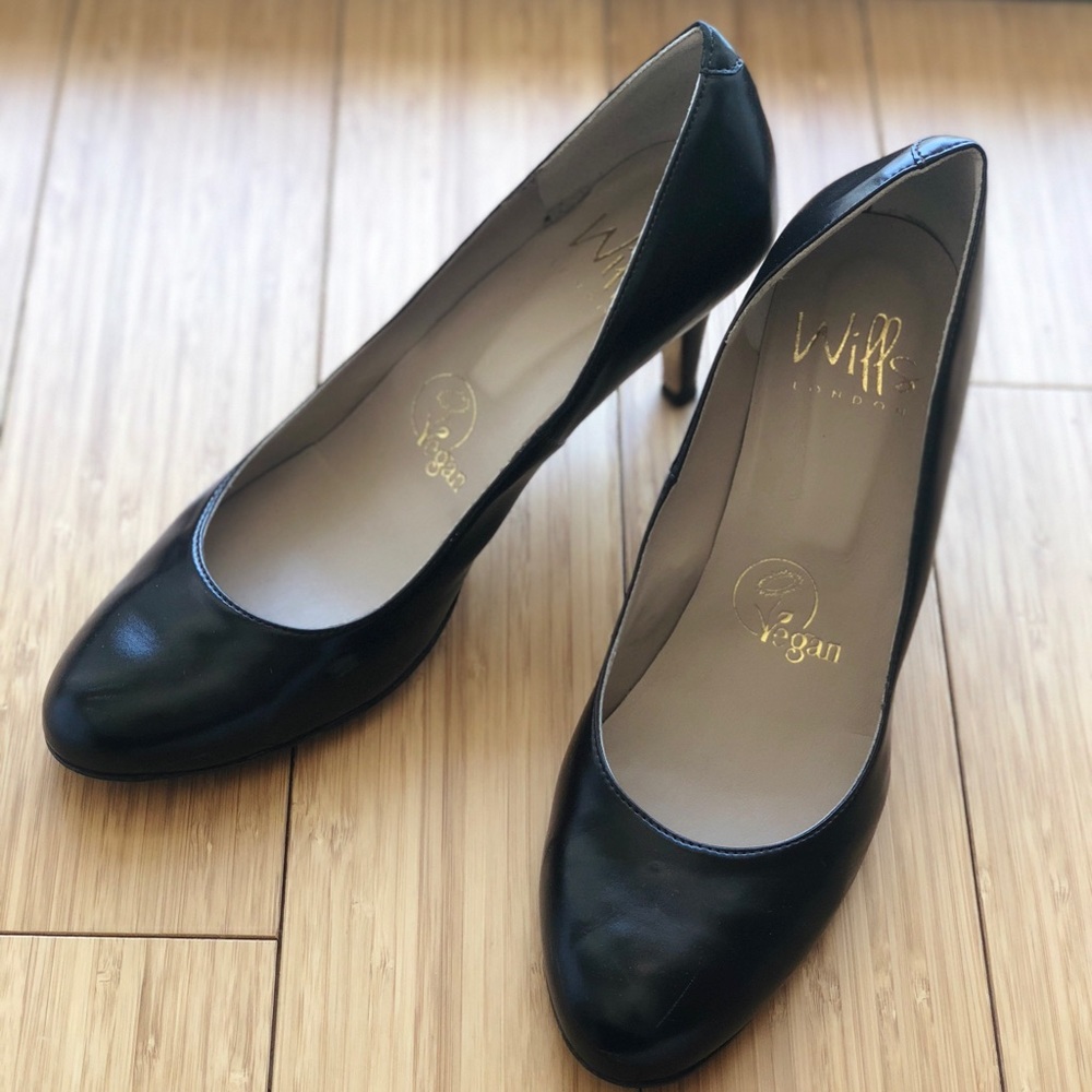 Wills Vegan Shoes of London Small Courts in Wine